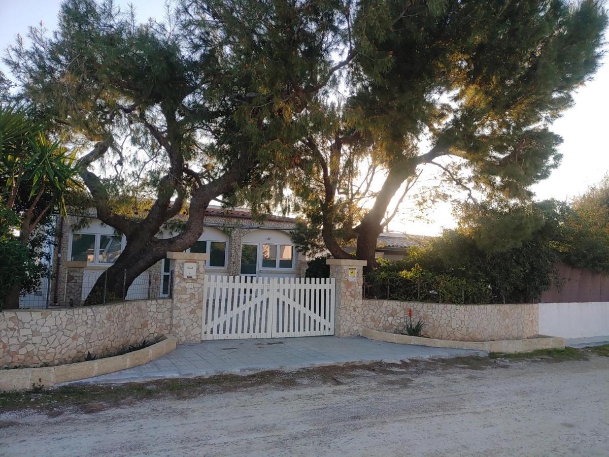 Villa Simonetta Alliste Bagian luar foto