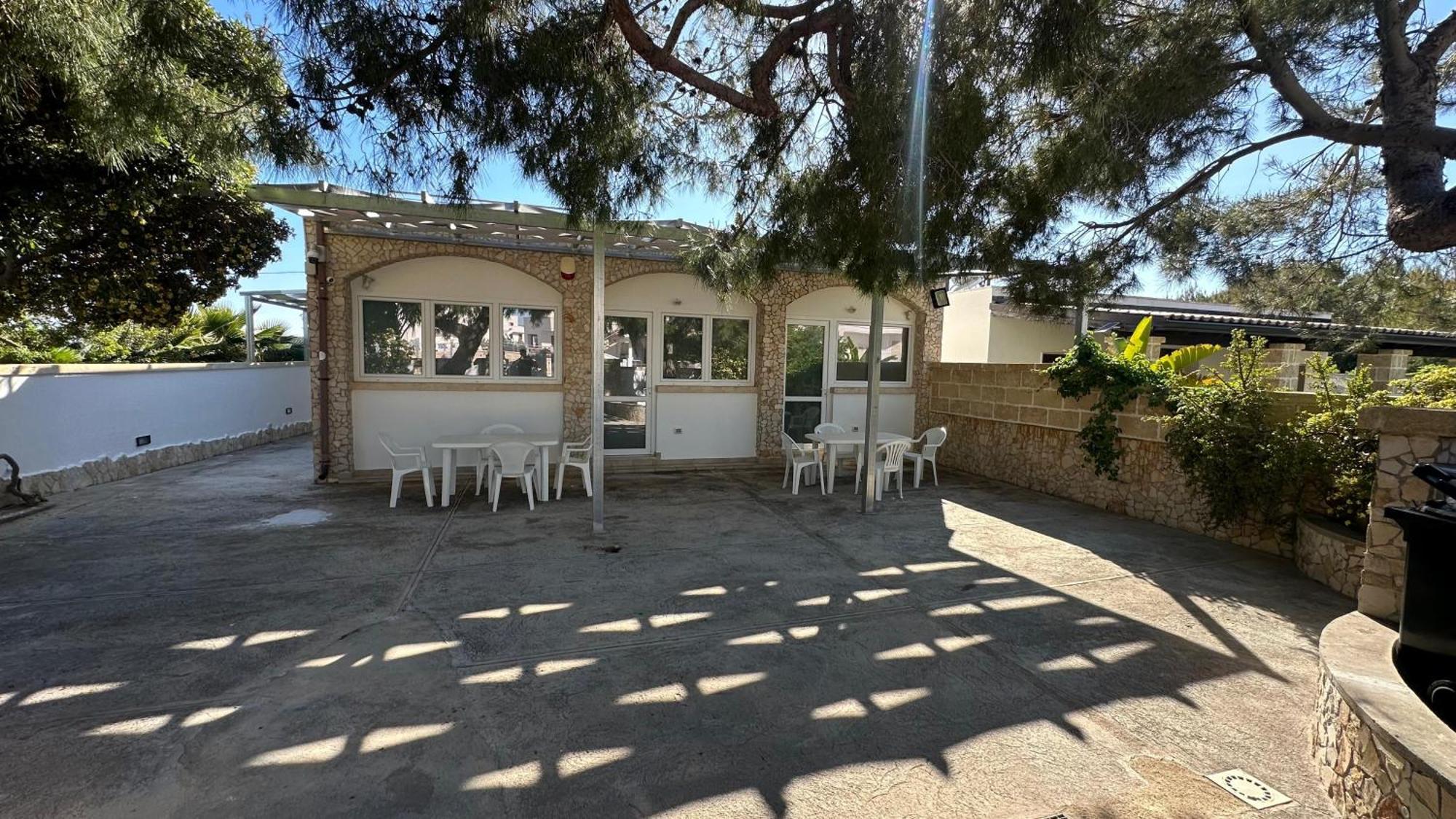 Villa Simonetta Alliste Bagian luar foto